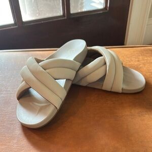 OluKai Women's Sandals - Cream